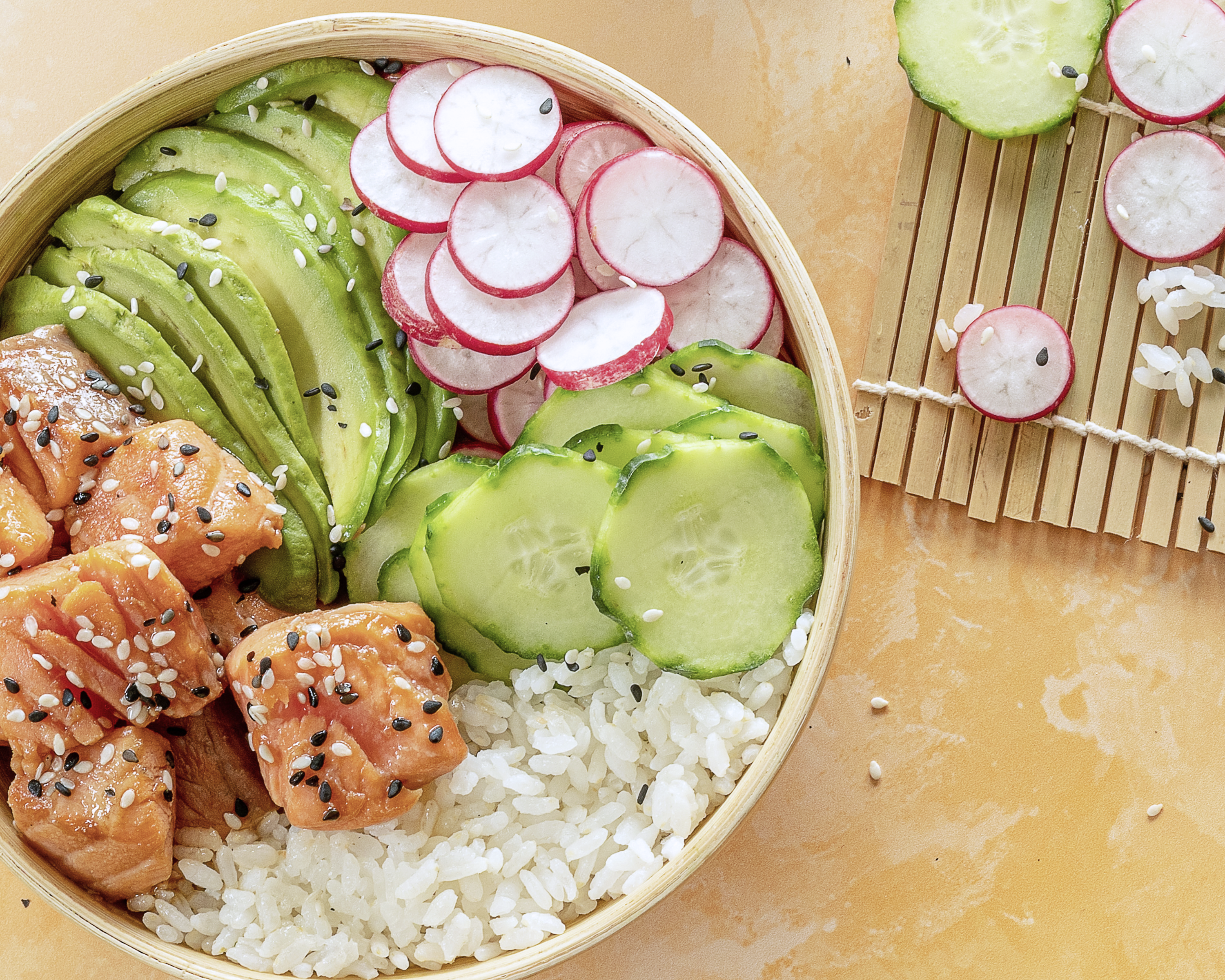 Poké bowl au saumon sauce ponzu Poké bowl au saumon sauce ponzu