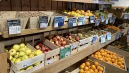 353-biocoop-chambonas-les-ptits-loubio-magasin-bio-fruit-pomme-agrume-saison.webp