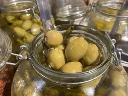 353-biocoop-chambonas-les-ptits-loubio-magasin-bio-olive-vrac-aperitif.webp